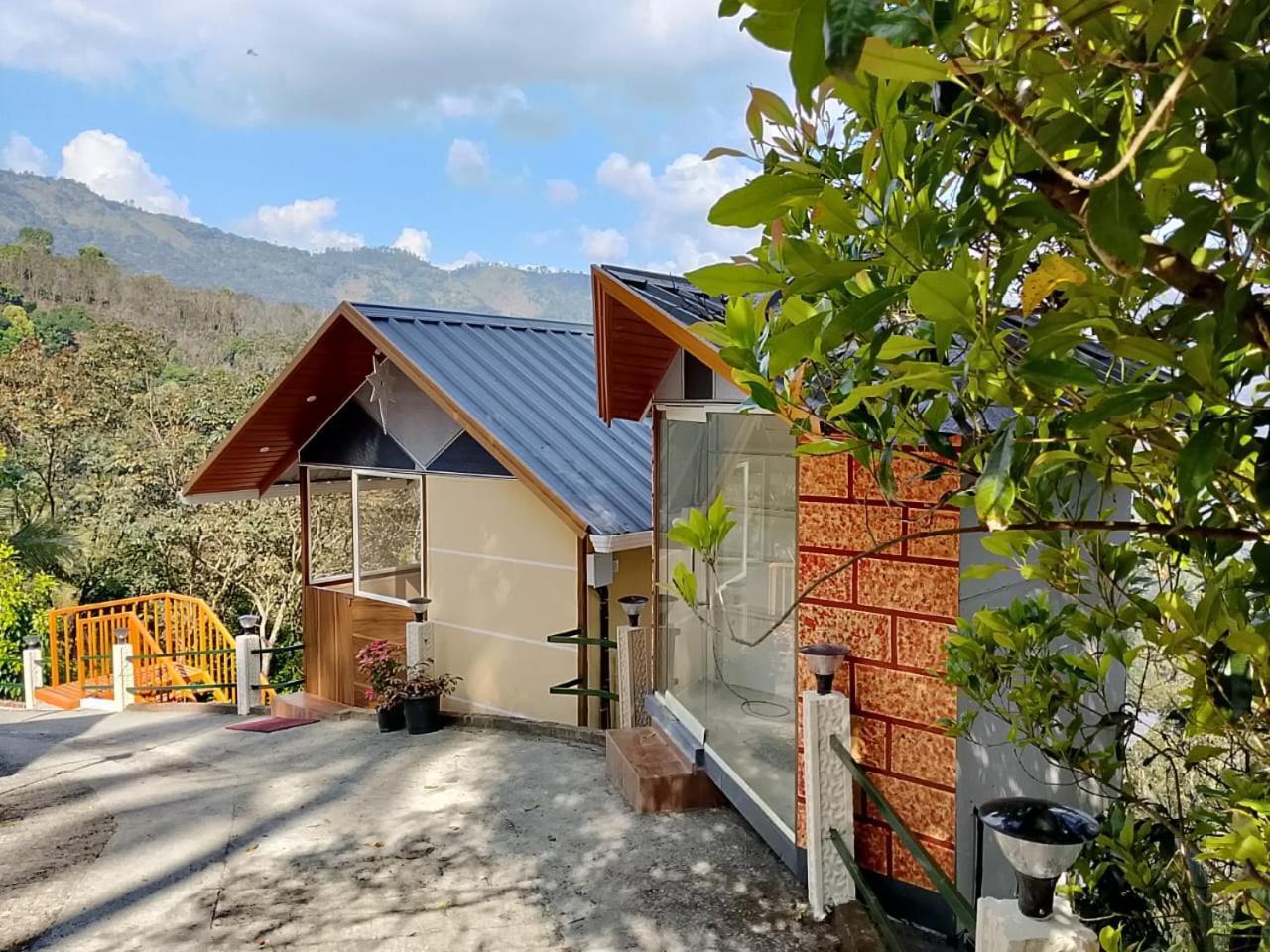 Cloudscape Homestay Pīrmed エクステリア 写真
